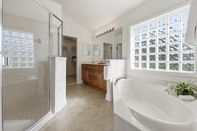 933 Oxford Dr, St Augustine, FL 32084