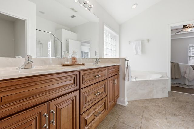 933 Oxford Dr, St Augustine, FL 32084