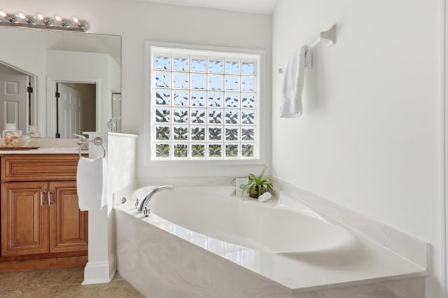 933 Oxford Dr, St Augustine, FL 32084