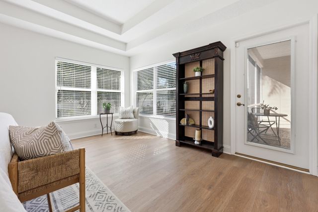 933 Oxford Dr, St Augustine, FL 32084