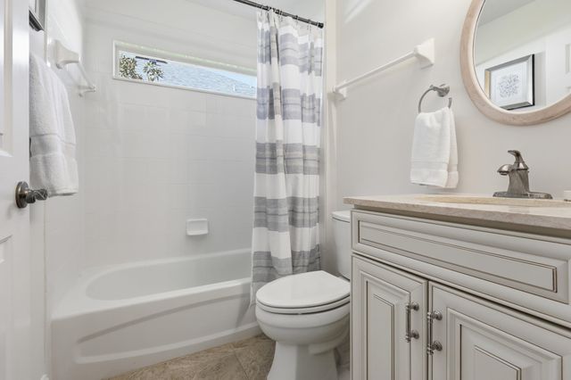 933 Oxford Dr, St Augustine, FL 32084