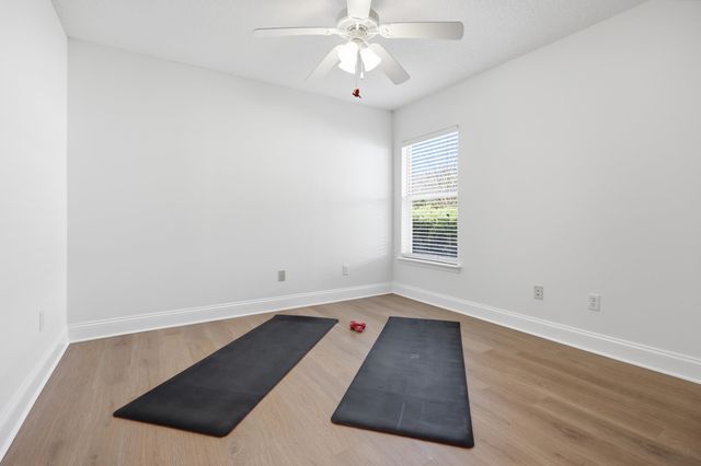 933 Oxford Dr, St Augustine, FL 32084