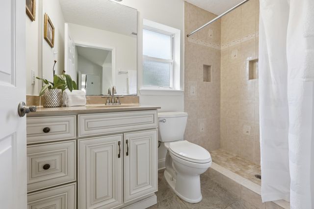 933 Oxford Dr, St Augustine, FL 32084