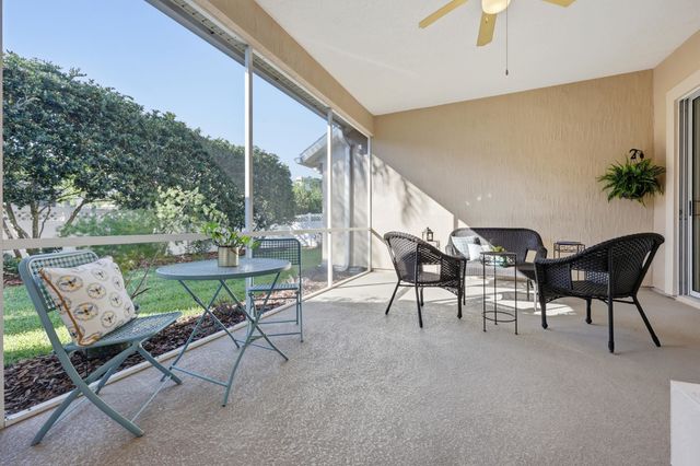 933 Oxford Dr, St Augustine, FL 32084