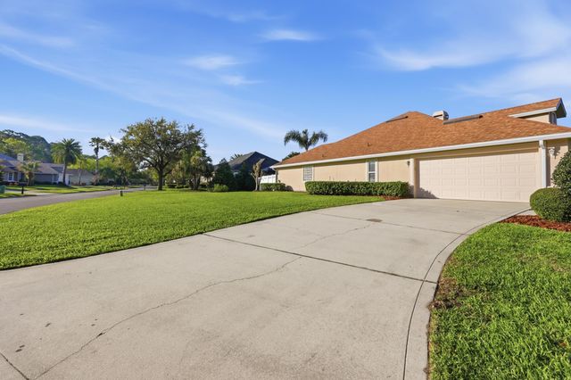 933 Oxford Dr, St Augustine, FL 32084