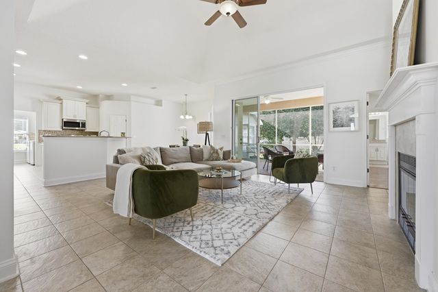 933 Oxford Dr, St Augustine, FL 32084