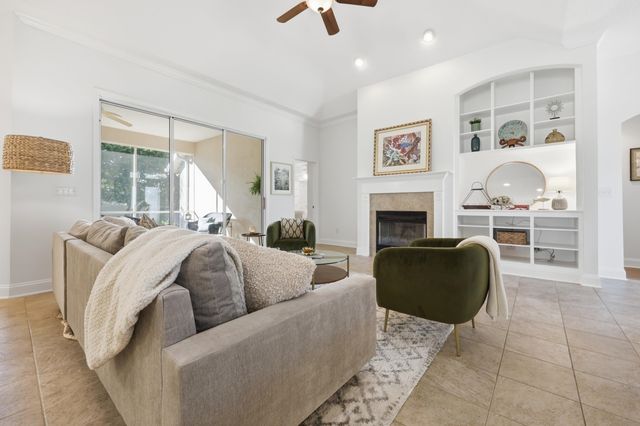 933 Oxford Dr, St Augustine, FL 32084