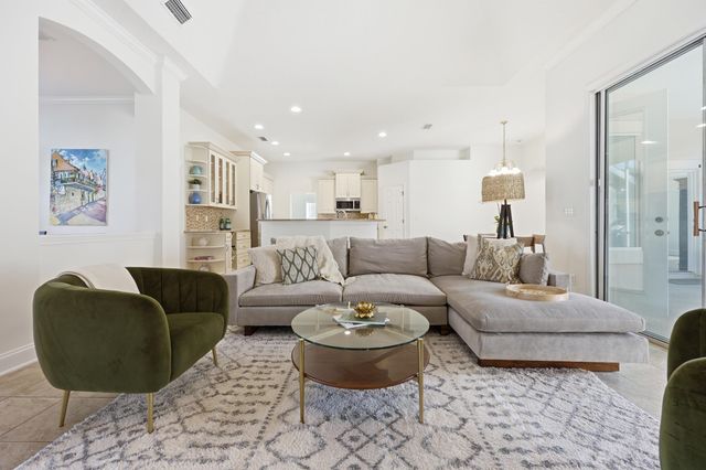 933 Oxford Dr, St Augustine, FL 32084