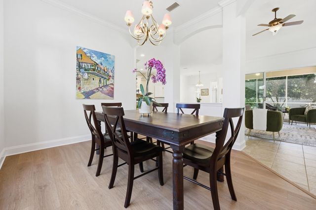 933 Oxford Dr, St Augustine, FL 32084