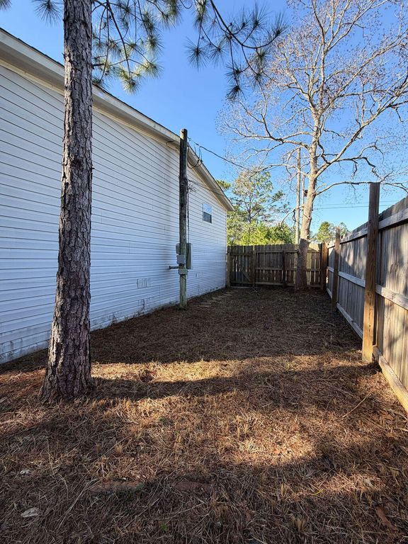 2244 Jeannie Street, Navarre, FL 32566