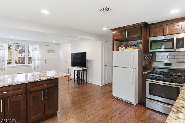 229 Hillcrest Ter, Roselle Boro, NJ 07203