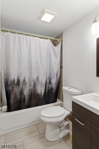 229 Hillcrest Ter, Roselle Boro, NJ 07203