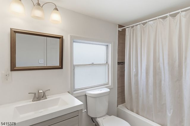 229 Hillcrest Ter, Roselle Boro, NJ 07203