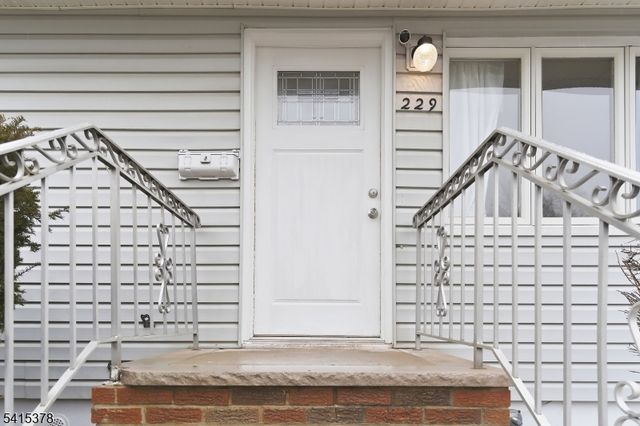 229 Hillcrest Ter, Roselle Boro, NJ 07203