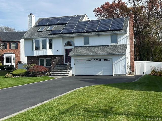 839 Pine Avenue, West Islip, NY 11795