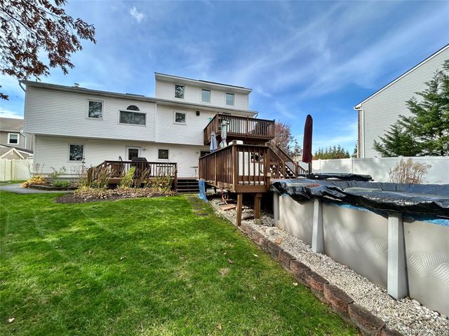 839 Pine Avenue, West Islip, NY 11795