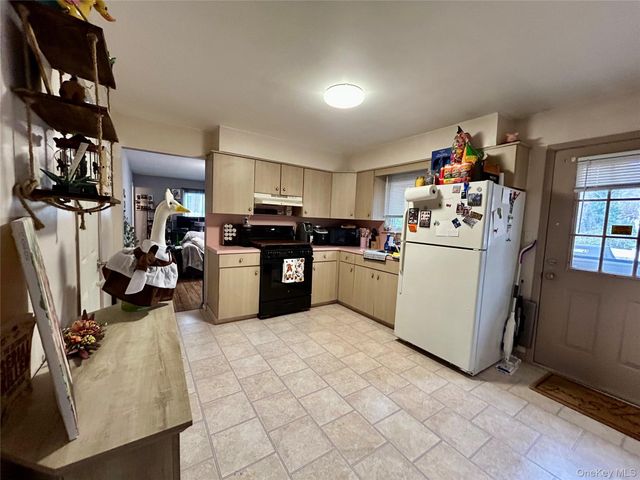 839 Pine Avenue, West Islip, NY 11795