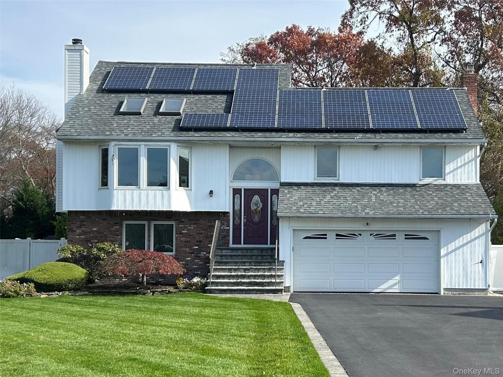 839 Pine Avenue, West Islip, NY 11795