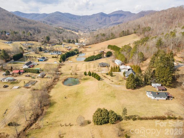 18 Hoye Lane, Candler, NC 28715