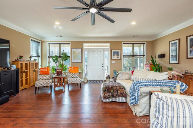 18 Hoye Lane, Candler, NC 28715