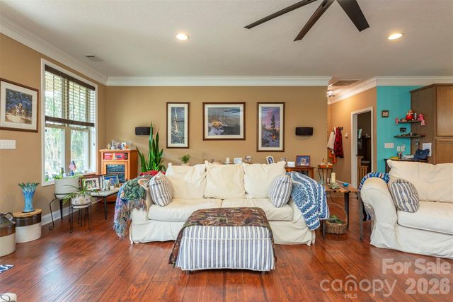 18 Hoye Lane, Candler, NC 28715