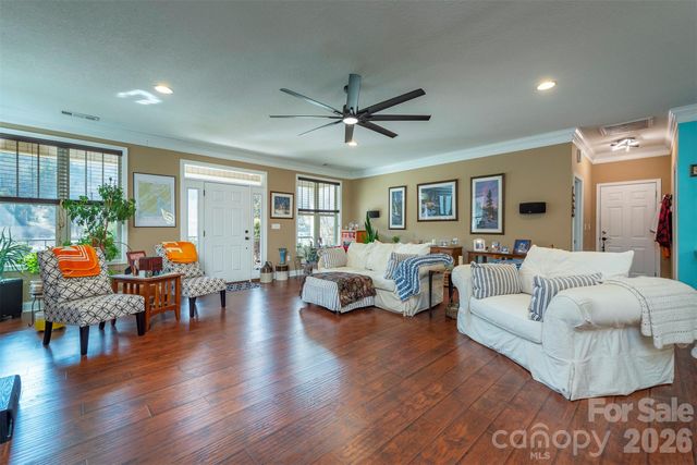 18 Hoye Lane, Candler, NC 28715