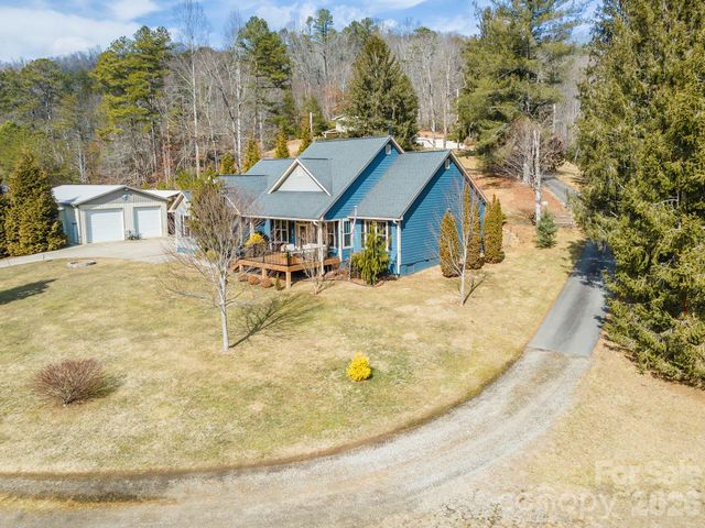 18 Hoye Lane, Candler, NC 28715