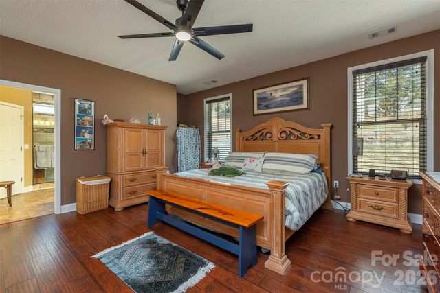 18 Hoye Lane, Candler, NC 28715