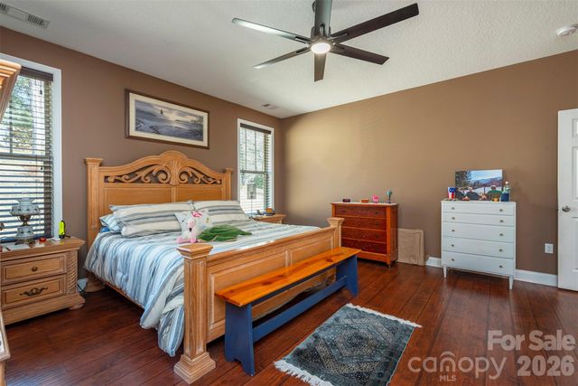 18 Hoye Lane, Candler, NC 28715