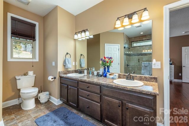 18 Hoye Lane, Candler, NC 28715