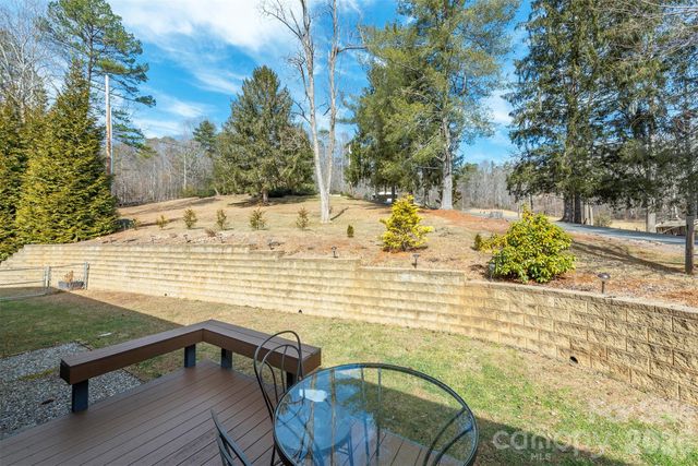 18 Hoye Lane, Candler, NC 28715