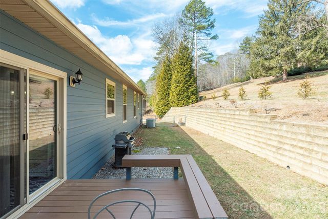 18 Hoye Lane, Candler, NC 28715