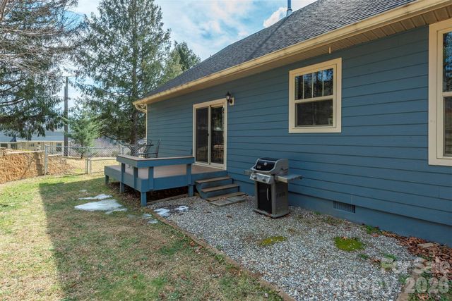 18 Hoye Lane, Candler, NC 28715