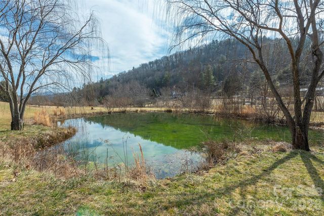 18 Hoye Lane, Candler, NC 28715