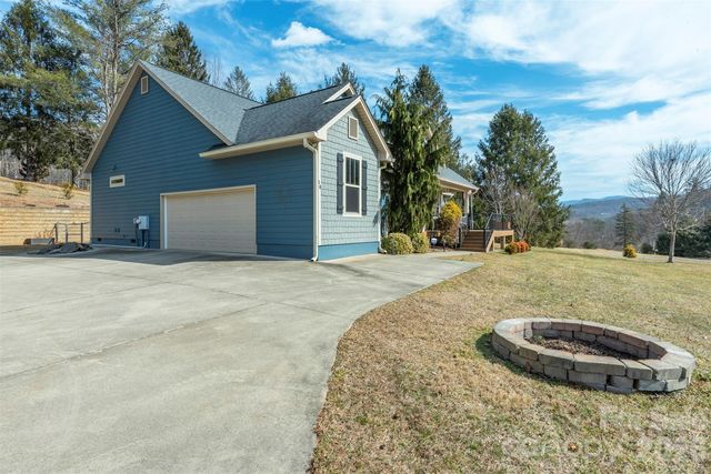 18 Hoye Lane, Candler, NC 28715
