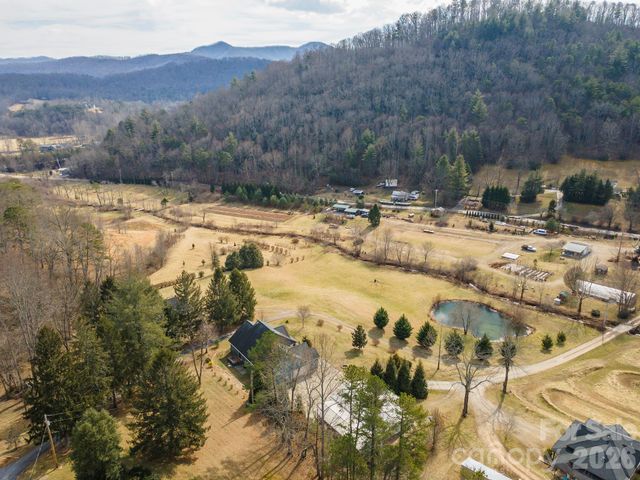 18 Hoye Lane, Candler, NC 28715