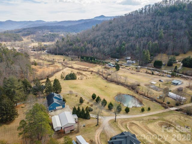 18 Hoye Lane, Candler, NC 28715