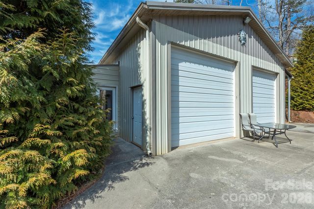 18 Hoye Lane, Candler, NC 28715