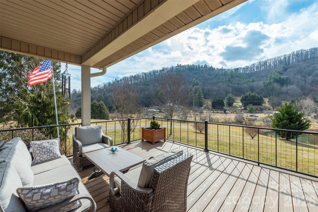 18 Hoye Lane, Candler, NC 28715