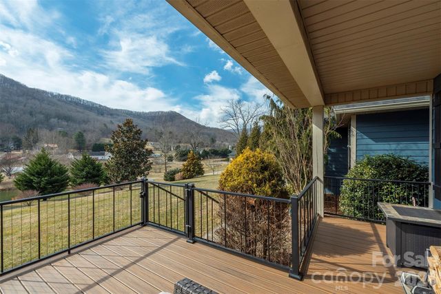 18 Hoye Lane, Candler, NC 28715