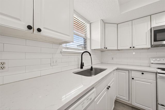 13819 Southline Road, Sugar Land, TX 77498