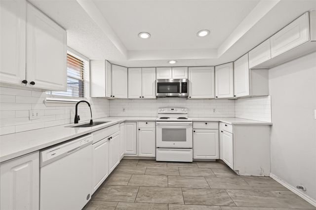 13819 Southline Road, Sugar Land, TX 77498