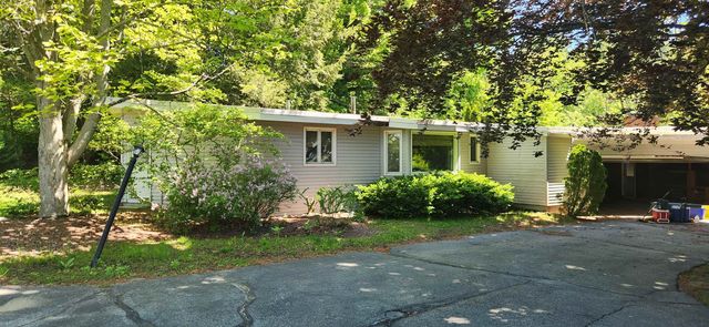 106 McLane Lane, Manchester, NH 03104