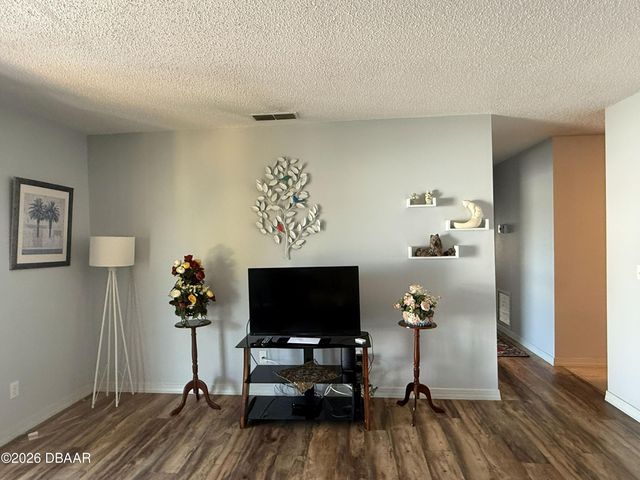 101 Bent Tree Dr Apt 69, Daytona Beach, FL 32114