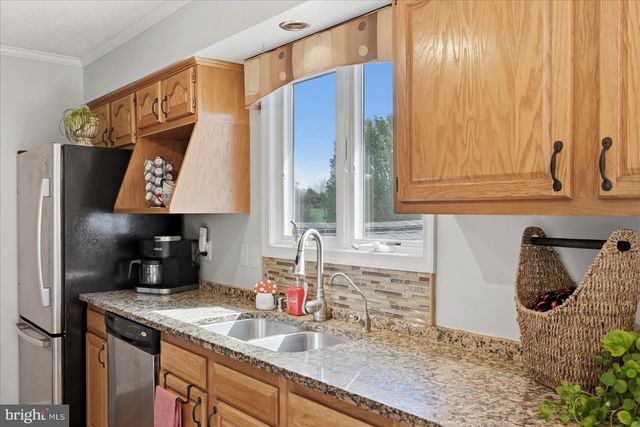 132 BEDROCK LN, Berryville, VA 22611