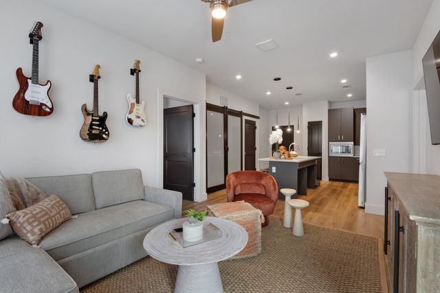 303 31st Ave N Apt 206, Nashville, TN 37203