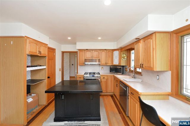 857 Darlington Avenue, Mahwah, NJ 07430