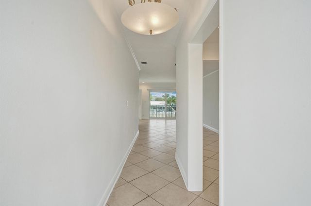 2311 NE 36th Street 2f, Lighthouse Point, FL 33064