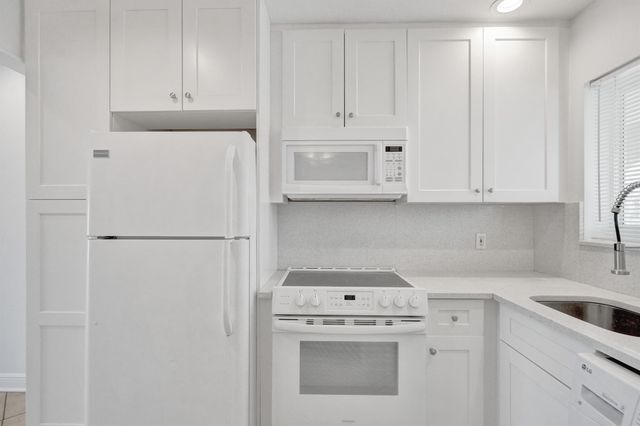 2311 NE 36th Street 2f, Lighthouse Point, FL 33064