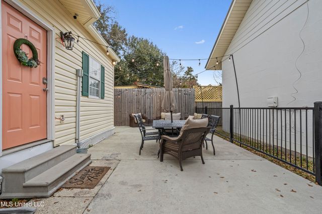 1705 Government Street, Ocean Springs, MS 39564